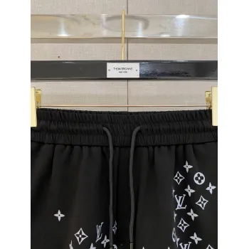 Louis Vuitton Pants for Louis Vuitton Short Pants for men #A64558