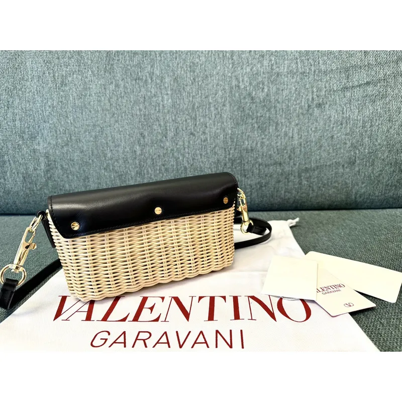 valentino Garavani VLogo Signature Wicker - Leather Crossbody Bags in Assorted Colors size:21×10×6cm #A53898 valentino Garavani VLogo Signature Wicker - Leather Crossbody Bags in Assorted Colors size:21×10×6cm #A53898