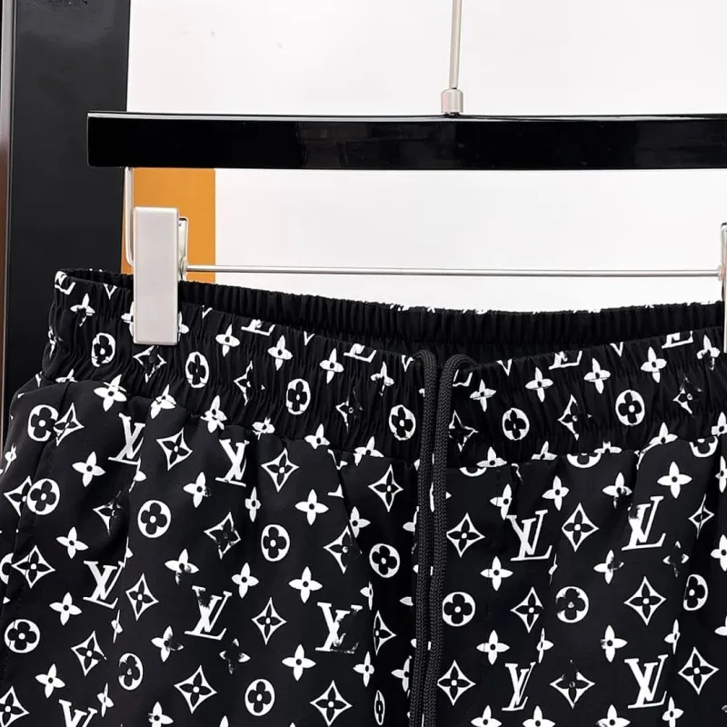 Louis Vuitton Pants for Louis Vuitton Short Pants for men #A65625