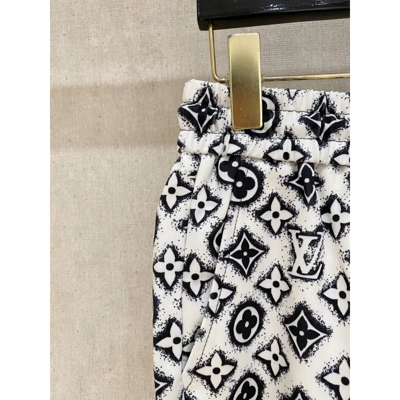 Louis Vuitton Pants for Louis Vuitton Short Pants for men #A64557