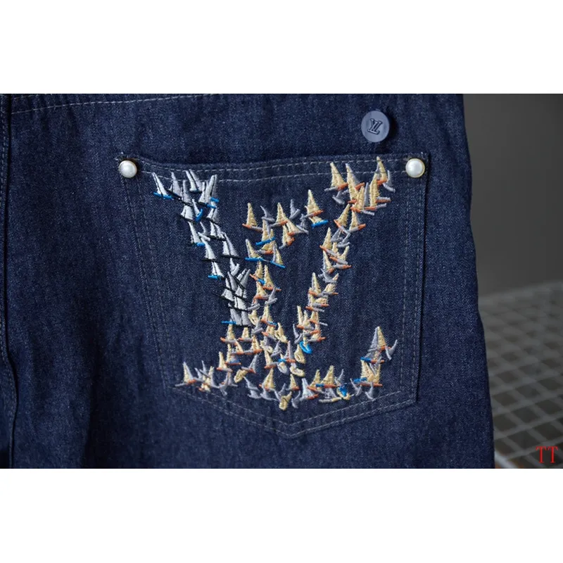 Louis Vuitton Lettering embroidered denim shorts #A52982