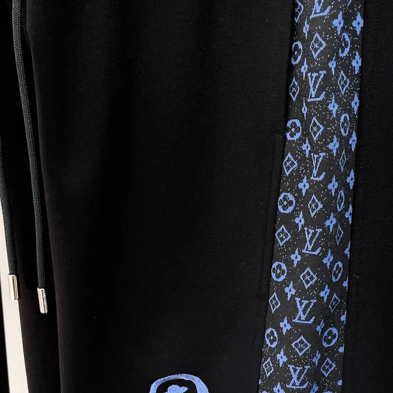 Louis Vuitton Pants for Louis Vuitton Short Pants for men #A65624