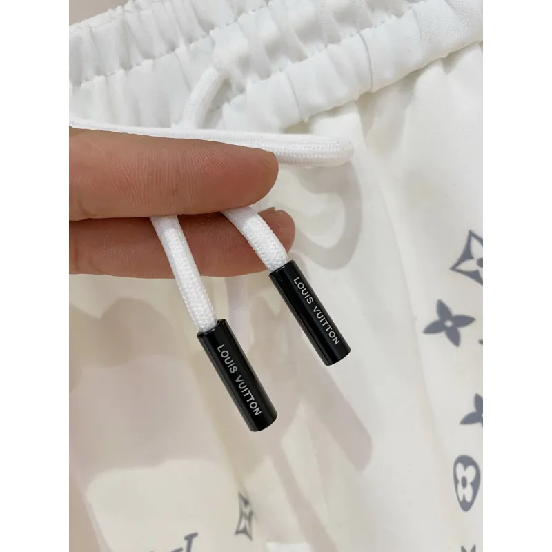 Louis Vuitton Pants for Louis Vuitton Short Pants for men #A64559