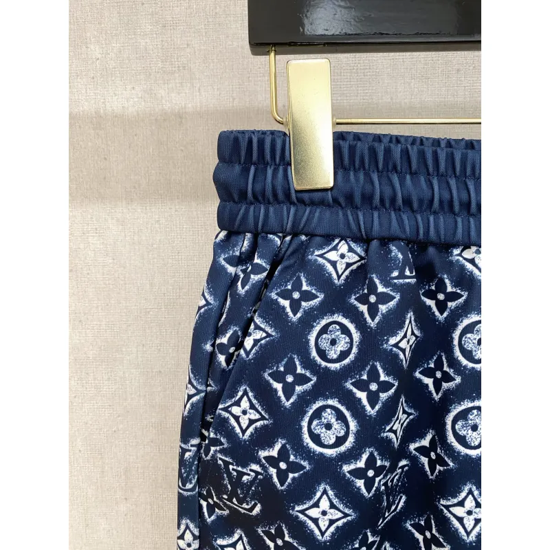 Louis Vuitton Pants for Louis Vuitton Short Pants for men #A64555