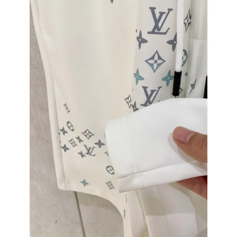 Louis Vuitton Pants for Louis Vuitton Short Pants for men #A64559