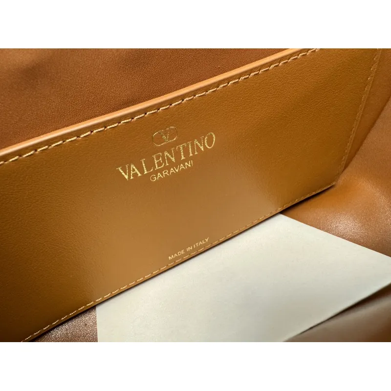 valentino Garavani VLogo Signature Wicker - Leather Crossbody Bags in Assorted Colors size:21×10×6cm #A53898 valentino Garavani VLogo Signature Wicker - Leather Crossbody Bags in Assorted Colors size:21×10×6cm #A53898