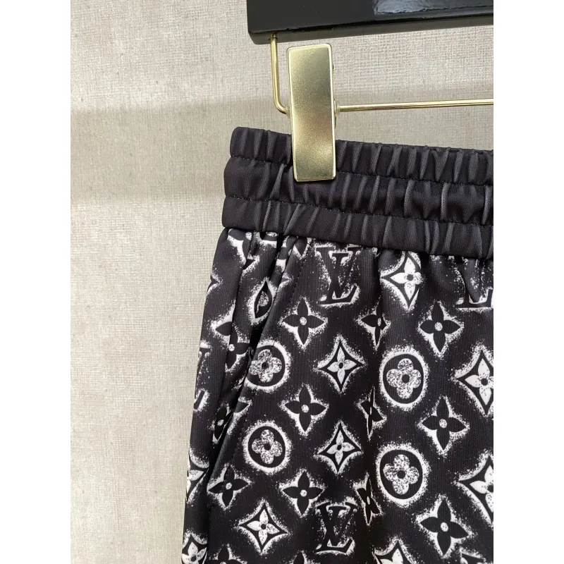 Louis Vuitton Pants for Louis Vuitton Short Pants for men #A64554