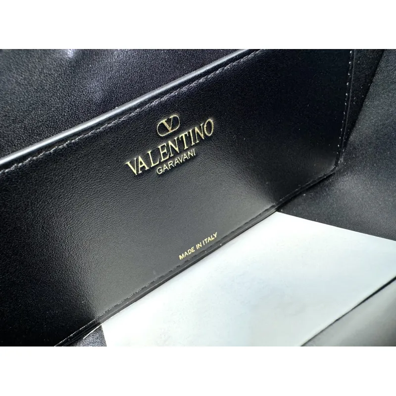 valentino Garavani VLogo Signature Wicker - Leather Crossbody Bags in Assorted Colors size:21×10×6cm #A53898 valentino Garavani VLogo Signature Wicker - Leather Crossbody Bags in Assorted Colors size:21×10×6cm #A53898