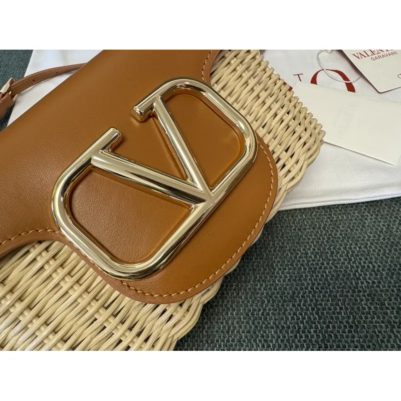 valentino Garavani VLogo Signature Wicker - Leather Crossbody Bags in Assorted Colors size:21×10×6cm #A53898 valentino Garavani VLogo Signature Wicker - Leather Crossbody Bags in Assorted Colors size:21×10×6cm #A53898