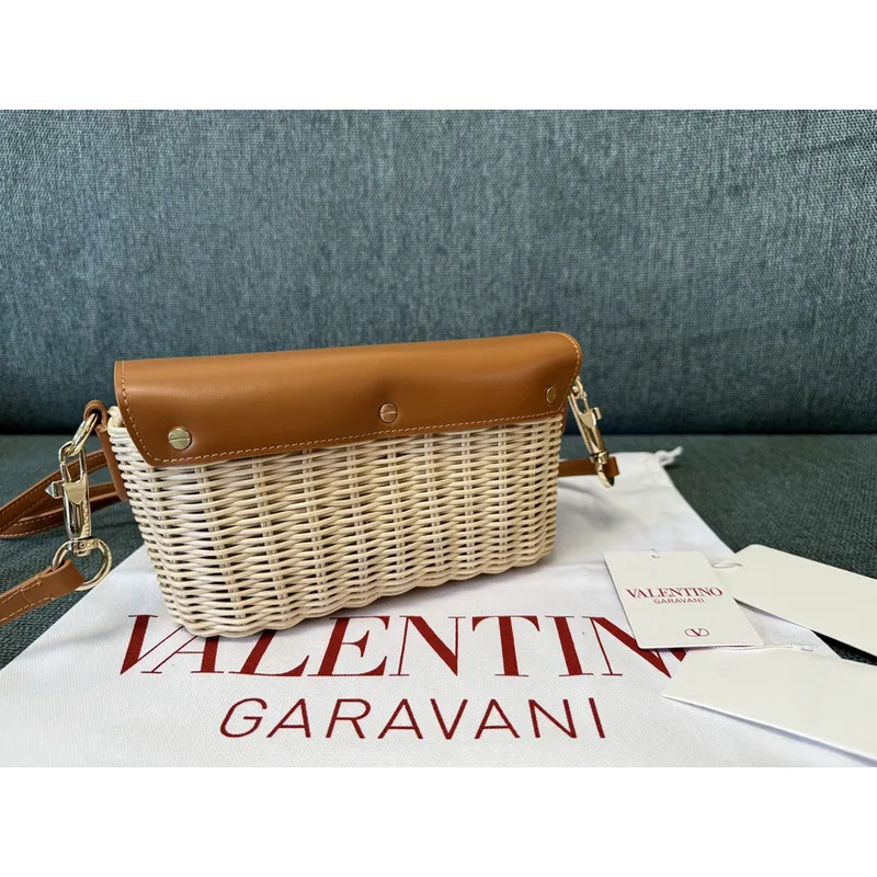 valentino Garavani VLogo Signature Wicker - Leather Crossbody Bags in Assorted Colors size:21×10×6cm #A53898 valentino Garavani VLogo Signature Wicker - Leather Crossbody Bags in Assorted Colors size:21×10×6cm #A53898