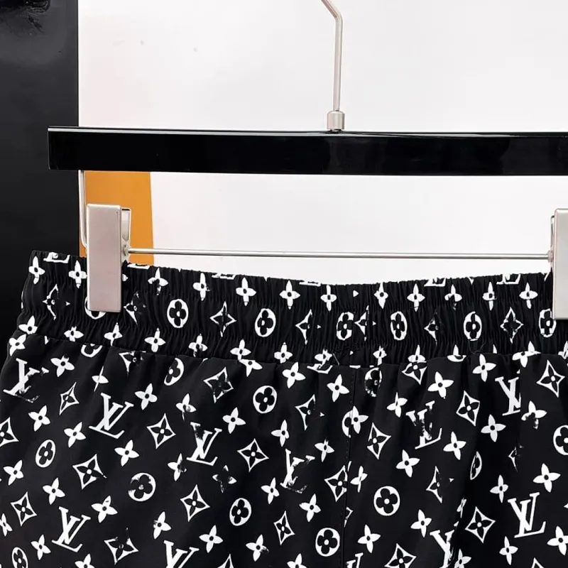 Louis Vuitton Pants for Louis Vuitton Short Pants for men #A65625
