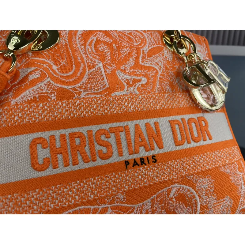D-ior Lady D - Lite Bag With Vibrant Pink And Artistic Embellishments size:24×20×11cm #A53709 D-ior Lady D - Lite Bag With Vibrant Pink And Artistic Embellishments size:24×20×11cm #A53709
