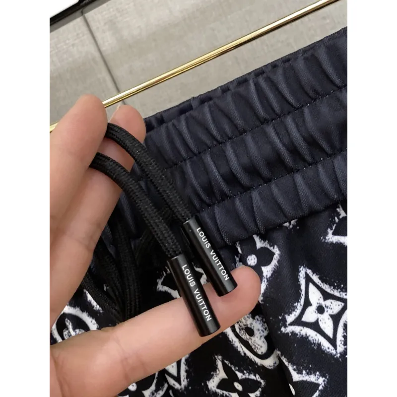 Louis Vuitton Pants for Louis Vuitton Short Pants for men #A64553