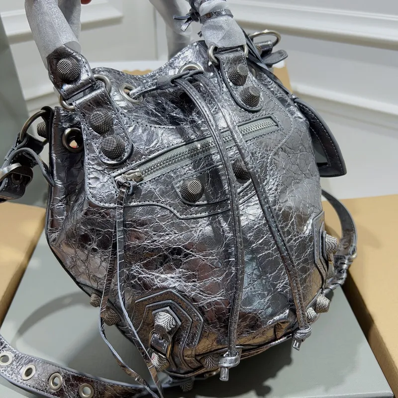 Balenciaga Bucket Bag Burgundy Leather Studded Edges A Bold Fashion Statement size:30×23×17cm #A54208