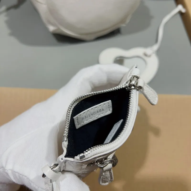 Balenciaga Bucket Bag Metallic Leather Studded Details Edgy Urban Style size:15×17×19cm #A54207