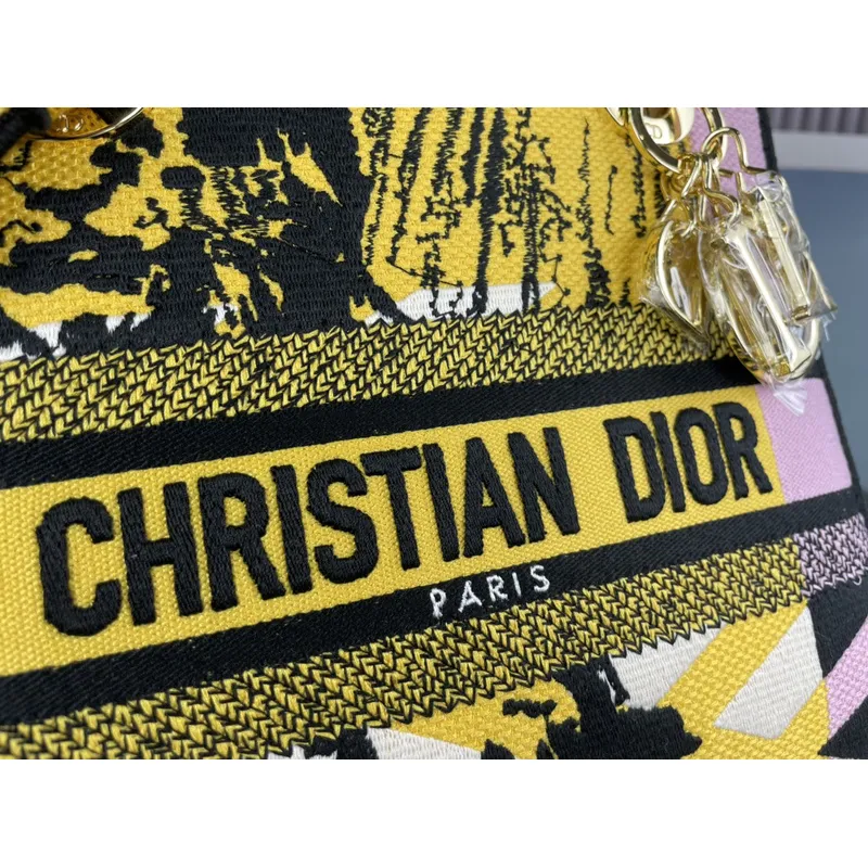 D-ior Lady D - Lite Bag With Vibrant Pink And Artistic Embellishments size:24×20×11cm #A53709 D-ior Lady D - Lite Bag With Vibrant Pink And Artistic Embellishments size:24×20×11cm #A53709