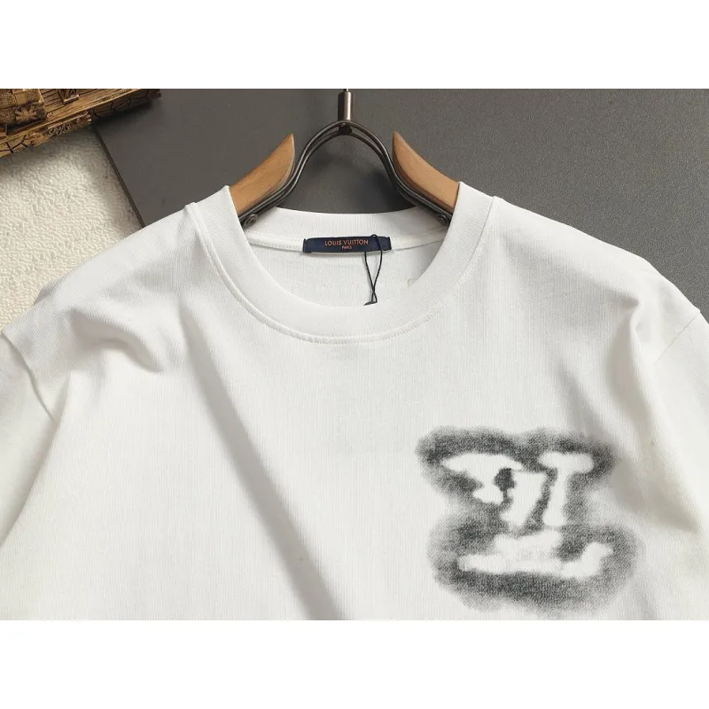 Louis Vuitton T-Shirts for AAAA Louis Vuitton T-Shirts #A65940