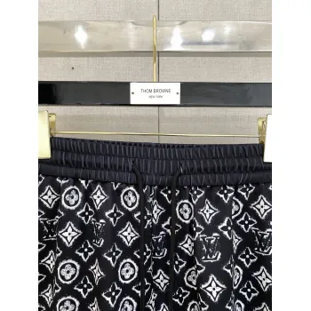 Louis Vuitton Pants for Louis Vuitton Short Pants for men #A64553