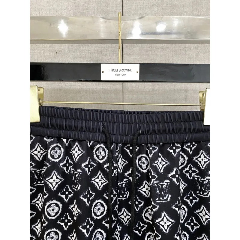 Louis Vuitton Pants for Louis Vuitton Short Pants for men #A64553