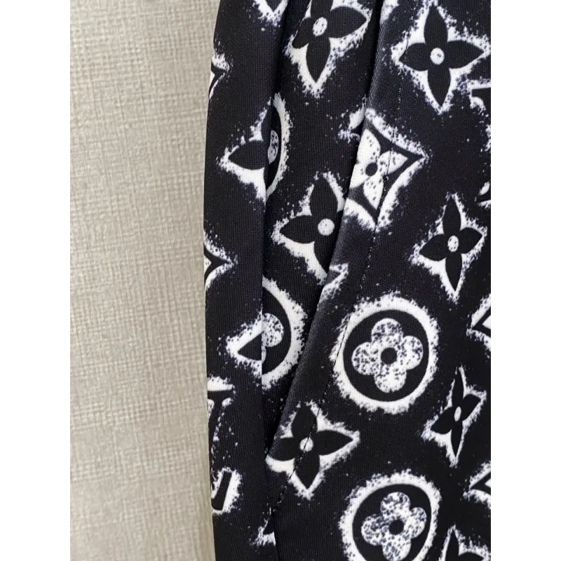Louis Vuitton Pants for Louis Vuitton Short Pants for men #A64553