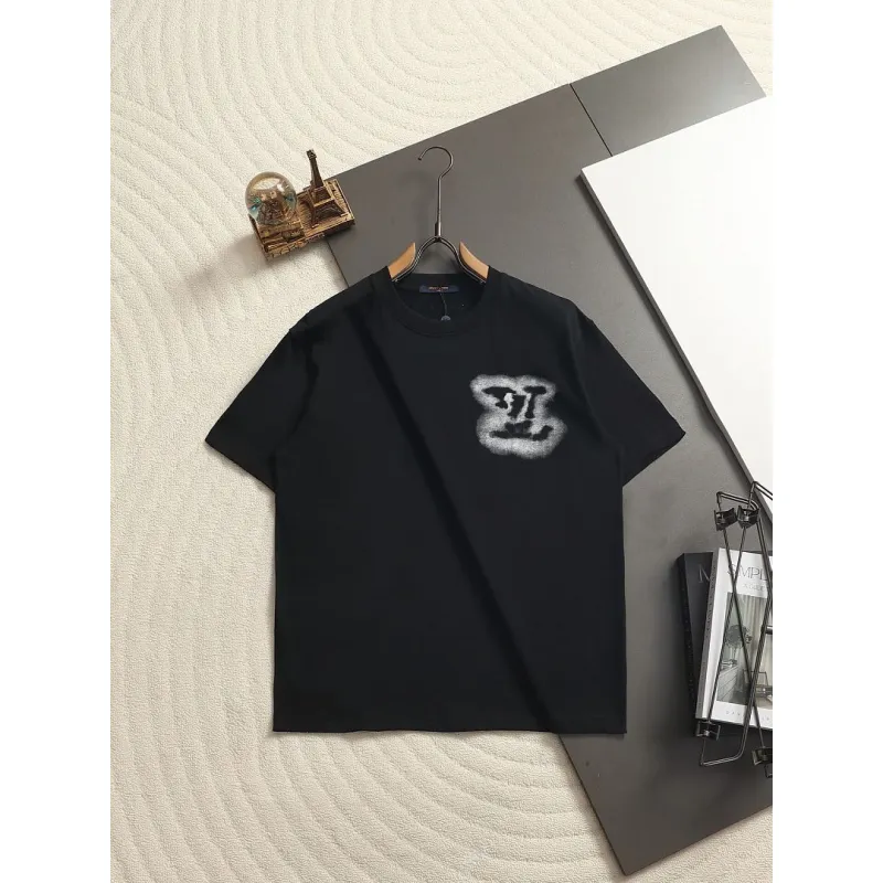 Louis Vuitton T-Shirts for AAAA Louis Vuitton T-Shirts #A65940