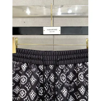 Louis Vuitton Pants for Louis Vuitton Short Pants for men #A64554
