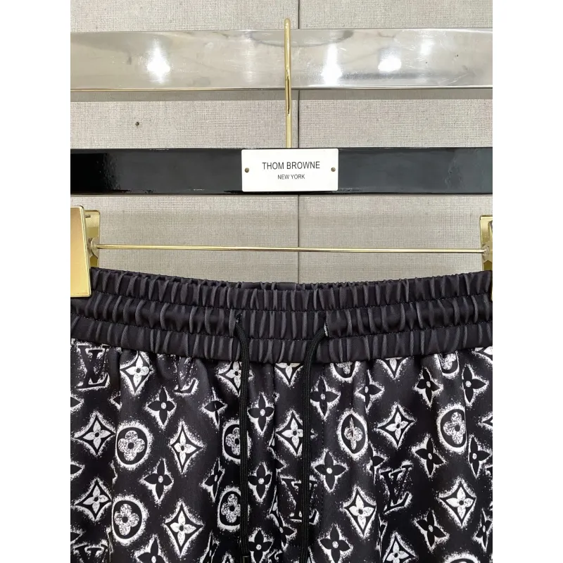 Louis Vuitton Pants for Louis Vuitton Short Pants for men #A64554