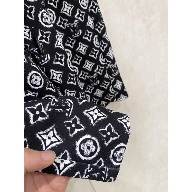 Louis Vuitton Pants for Louis Vuitton Short Pants for men #A64553