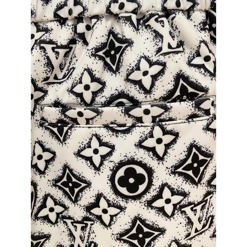 Louis Vuitton Pants for Louis Vuitton Short Pants for men #A64557