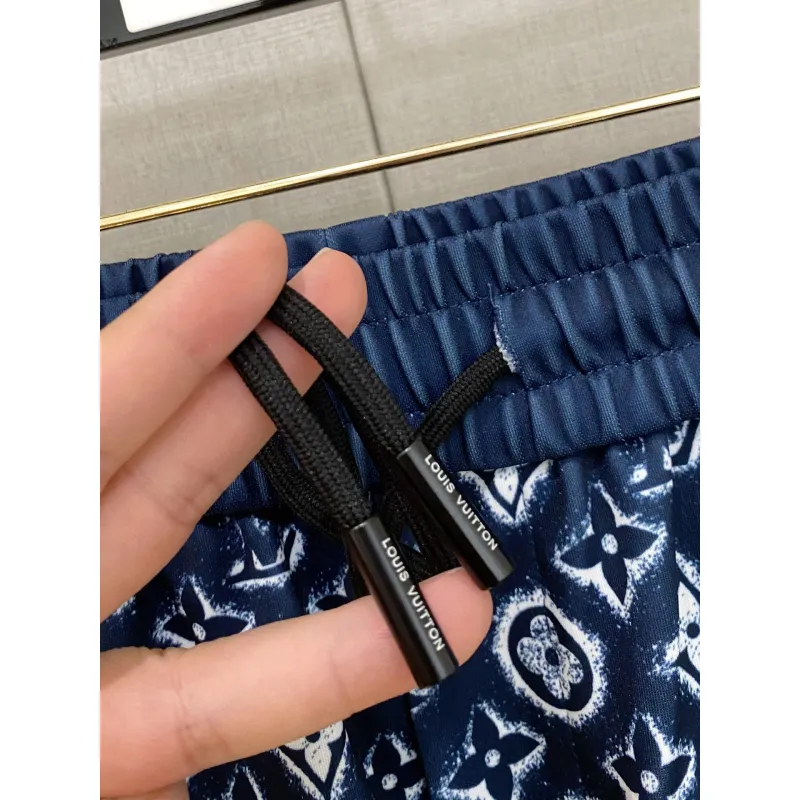 Louis Vuitton Pants for Louis Vuitton Short Pants for men #A64555