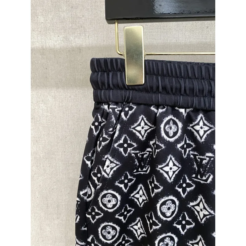 Louis Vuitton Pants for Louis Vuitton Short Pants for men #A64553