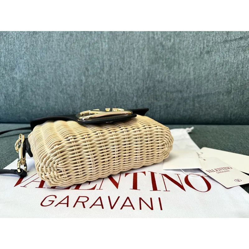 valentino Garavani VLogo Signature Wicker - Leather Crossbody Bags in Assorted Colors size:21×10×6cm #A53898 valentino Garavani VLogo Signature Wicker - Leather Crossbody Bags in Assorted Colors size:21×10×6cm #A53898