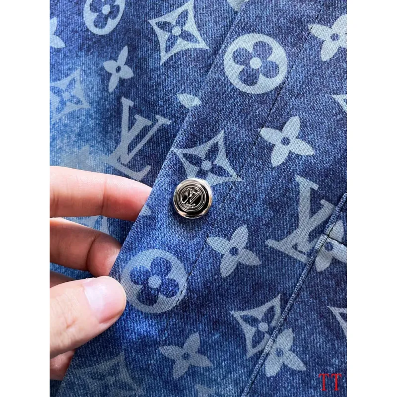 Louis Vuitton tracksuits for Louis Vuitton short tracksuits for men #A65801
