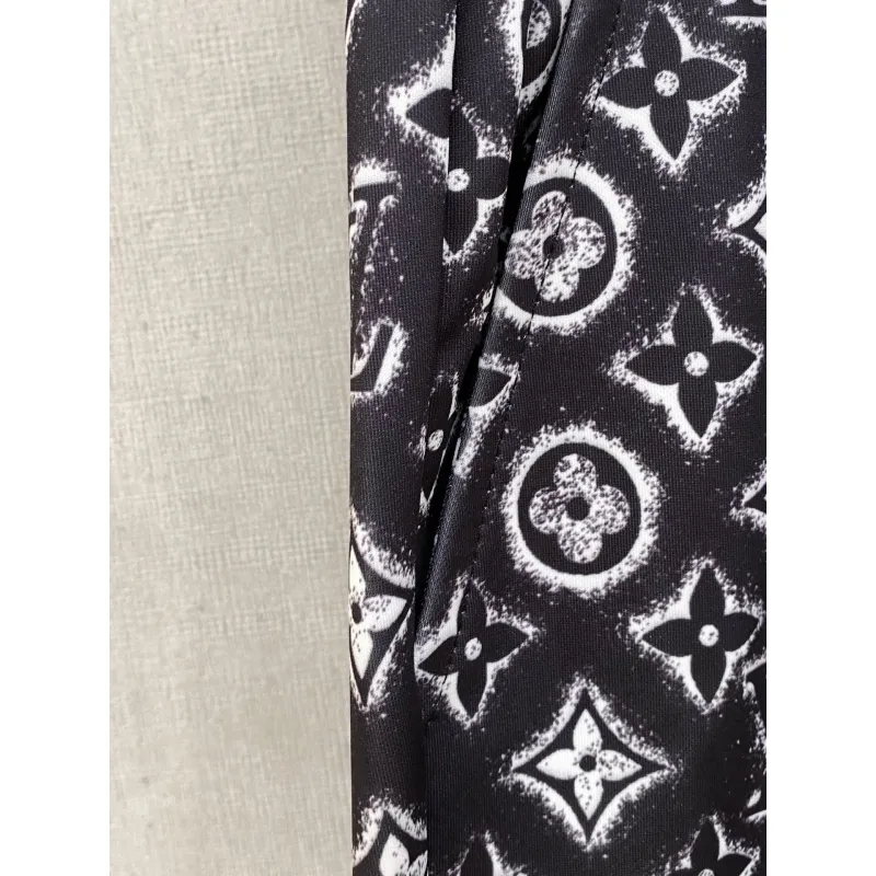 Louis Vuitton Pants for Louis Vuitton Short Pants for men #A64554