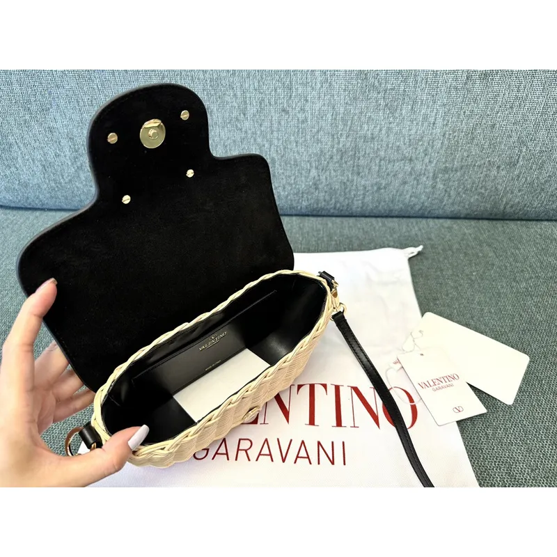 valentino Garavani VLogo Signature Wicker - Leather Crossbody Bags in Assorted Colors size:21×10×6cm #A53898 valentino Garavani VLogo Signature Wicker - Leather Crossbody Bags in Assorted Colors size:21×10×6cm #A53898