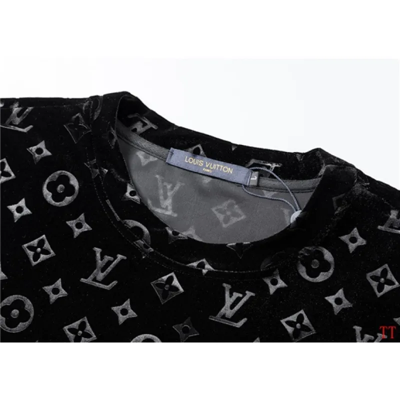 Louis Vuitton tracksuits for Louis Vuitton short tracksuits for men #A65805 Louis Vuitton tracksuits for Louis Vuitton short tracksuits for men #A65805