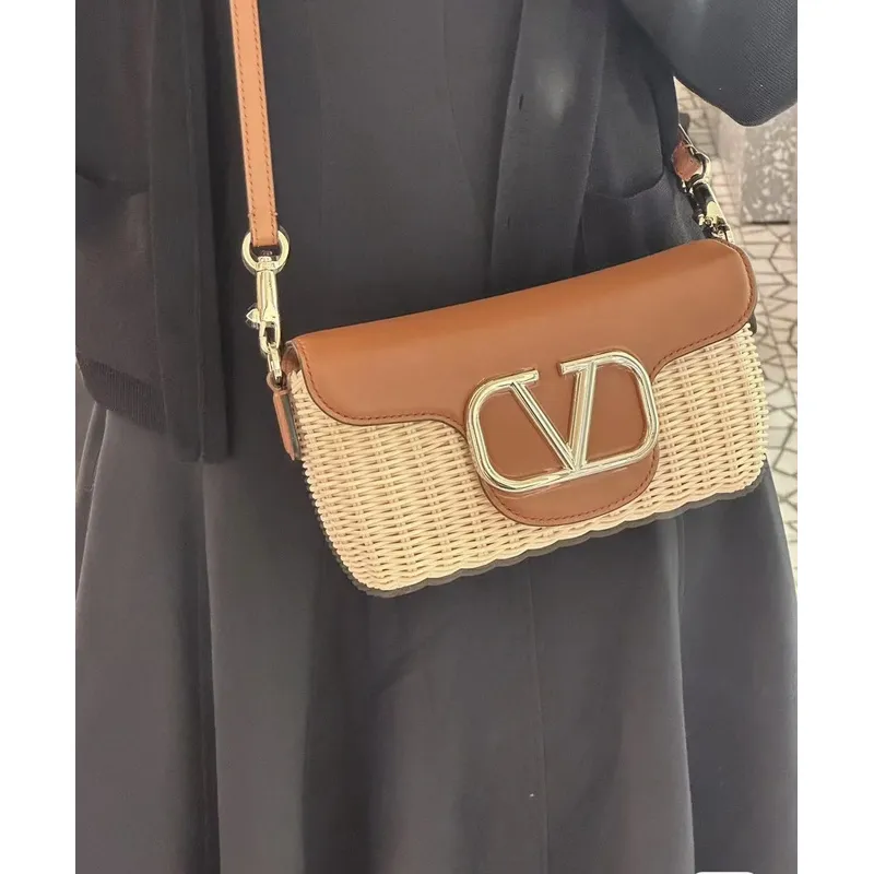 valentino Garavani VLogo Signature Wicker - Leather Crossbody Bags in Assorted Colors size:21×10×6cm #A53898 valentino Garavani VLogo Signature Wicker - Leather Crossbody Bags in Assorted Colors size:21×10×6cm #A53898
